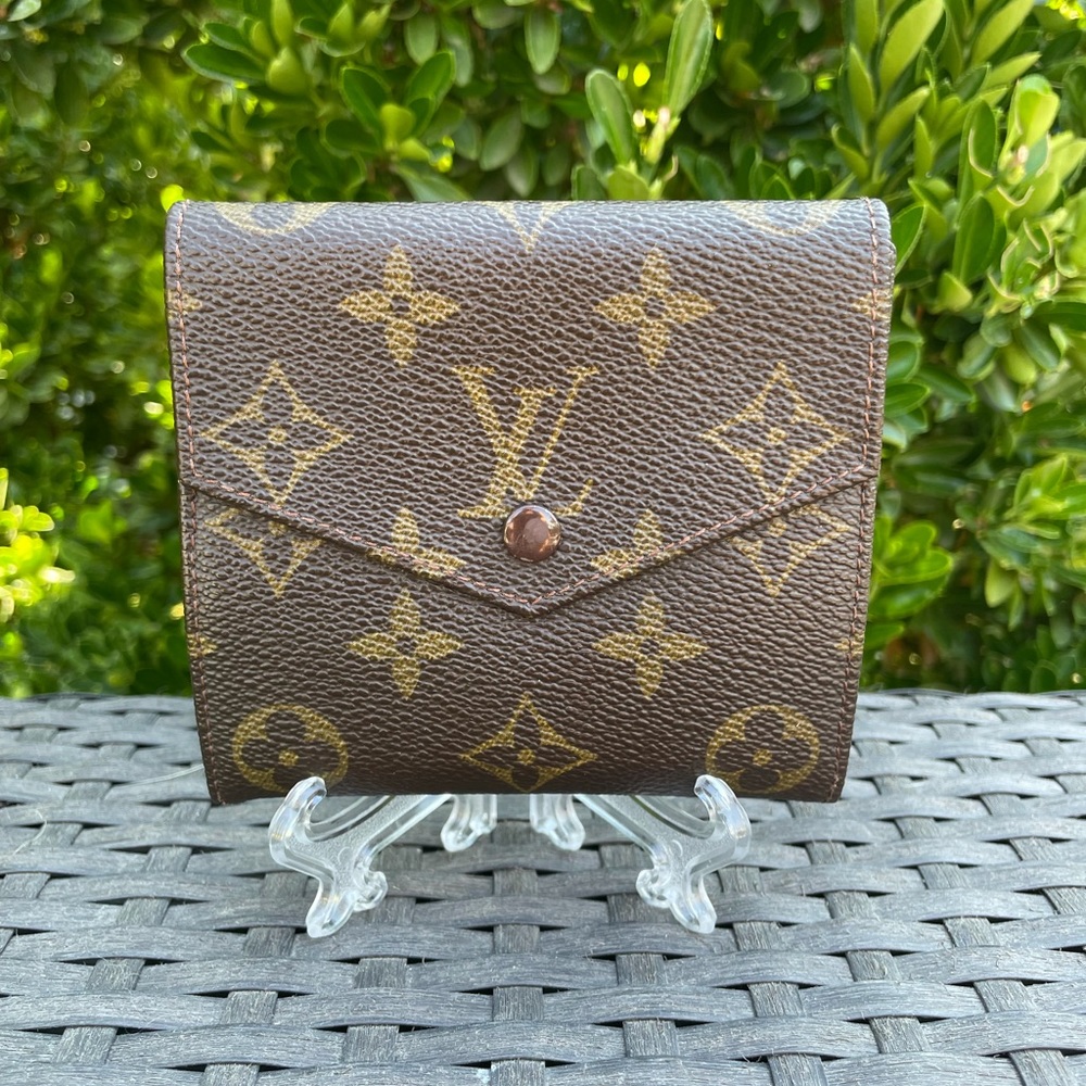 Vintage Louis Vuitton Elise wallet in monogram